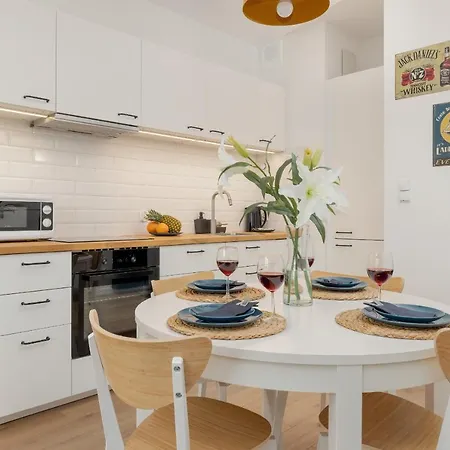 Apartment Cheerful Lesmiana Garnizon Estate By Renters Gdansk