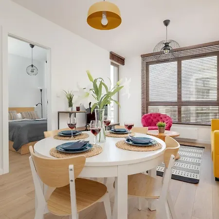 Cheerful Lesmiana Garnizon Estate By Renters Apartment Gdansk