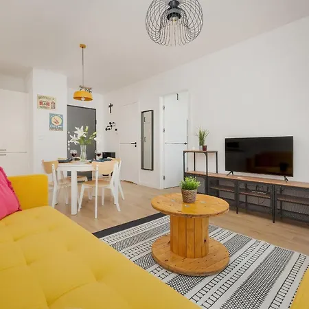 Cheerful Lesmiana Garnizon Estate By Renters