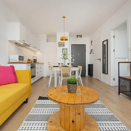 Apartment Cheerful Lesmiana Garnizon Estate By Renters Gdansk