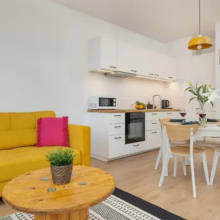 Cheerful Lesmiana Garnizon Estate By Renters Apartment Gdansk