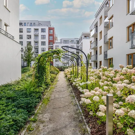 Cheerful Lesmiana Garnizon Estate By Renters Apartment Gdansk